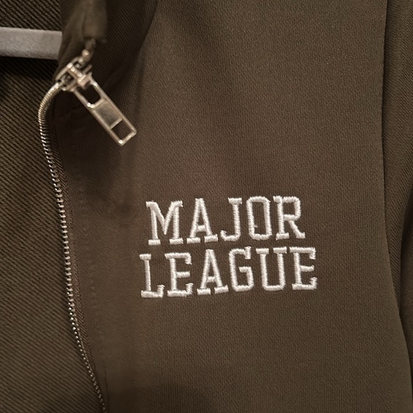 Cropped long sleeve zip up jacket. - Picture 2 of 5